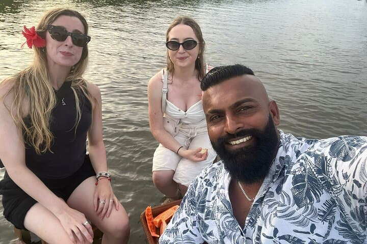 negombo-tuk-tuk-city-tours-explore-lagoon-temples-and-fish-market