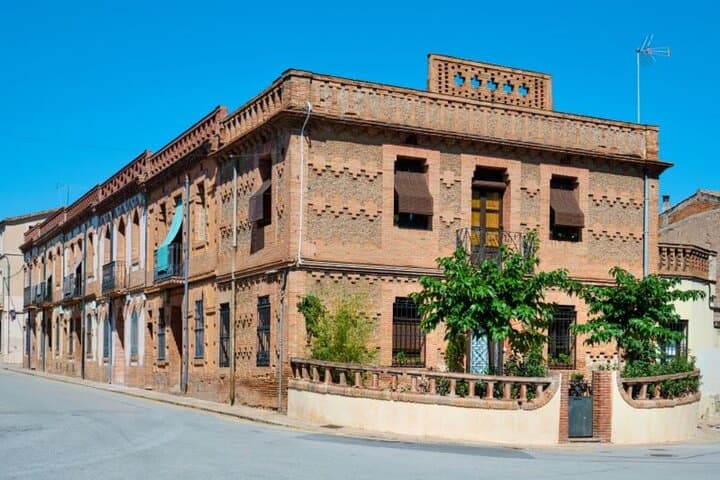 Barcelona City Card Guide: 30-Plus Attractions, Tours & Hop-On Hop-Off Tips photo 4