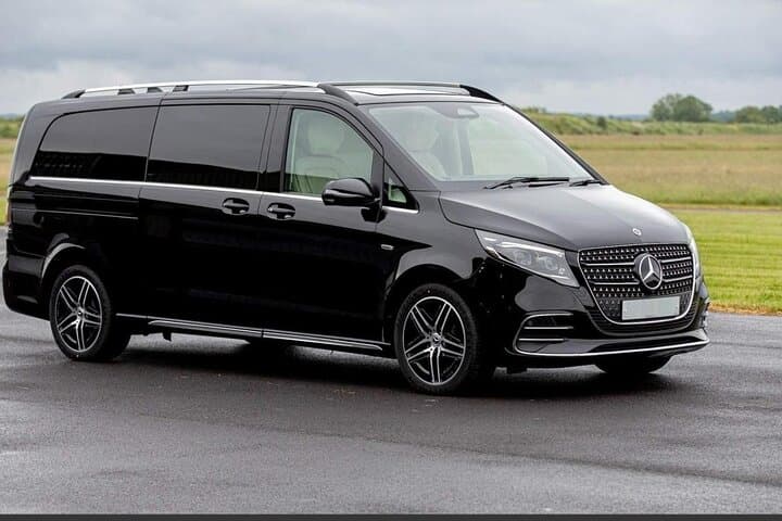 Private Executive Mercedes Car Hire in Edinburgh — 6-Hour Luxury Tour