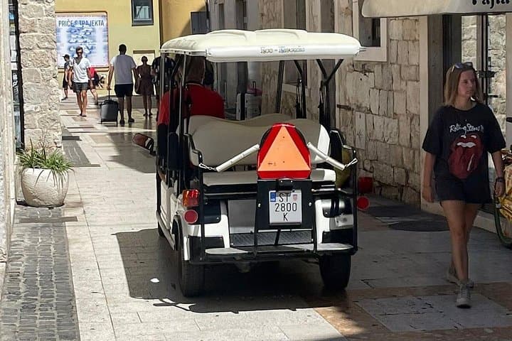 Effortless Rome Golf Cart Tour: Colosseum, Trastevere & Gianicolo Views photo 3