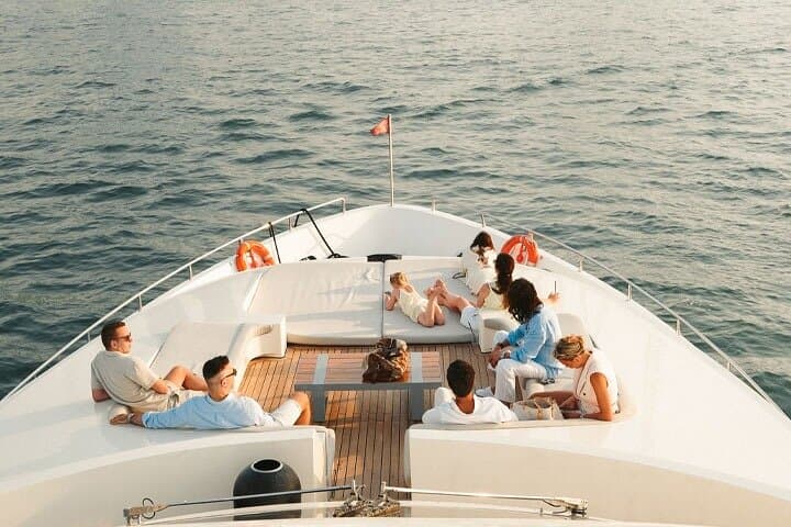 Dubai Superyacht Cruise: Luxury DJ, Open Bar & Swimming in Dubai Harbour photo 5