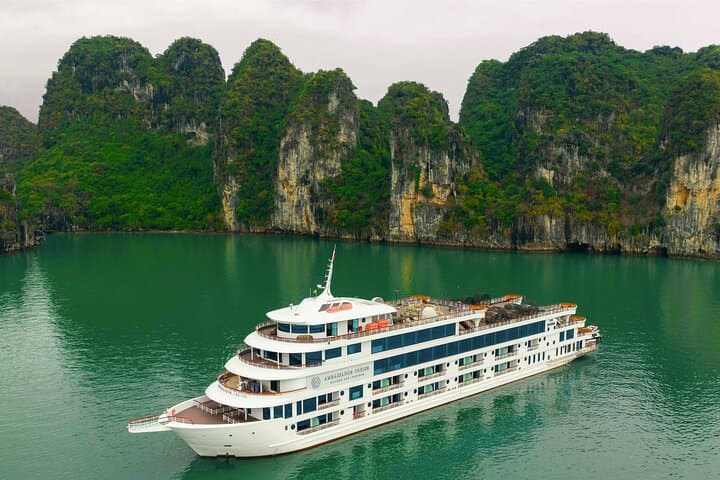 Halong Bay Luxury Day Cruise: Sung Sot Cave, Titov Island & Luon Cave Kayak