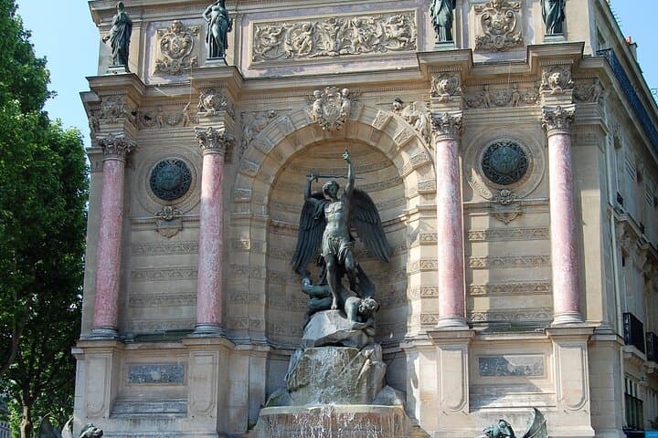 Private Paris Walking Tour: Notre-Dame to the Louvre in 2 Hours photo 4