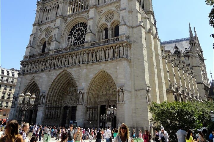 Private Paris Walking Tour: Notre-Dame to the Louvre in 2 Hours photo 5