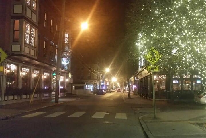 Newport Foodies Winter Stroll: A Culinary Journey Through History photo 3