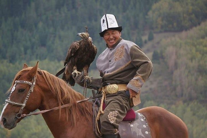 5-Day Kyrgyzstan Adventure: Yurts, Horseback & Issyk-Kul Canyons