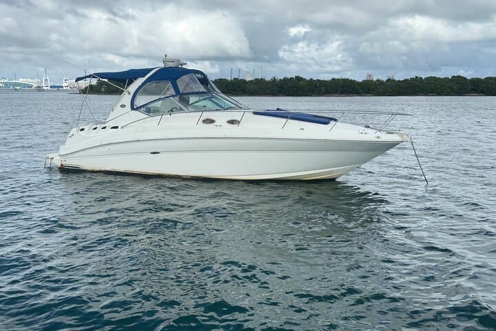 Private 35ft Yacht Charter in Miami: 2–4 Hour Biscayne Bay Cruises for Groups photo 3