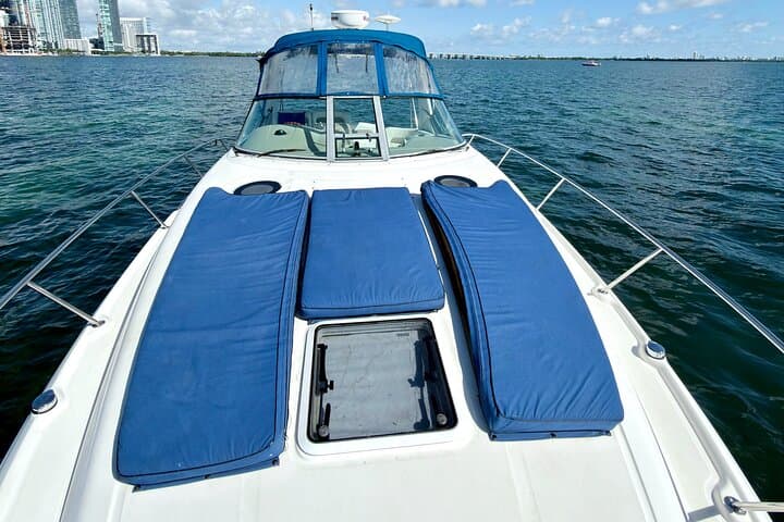 Private 35ft Yacht Charter in Miami: 2–4 Hour Biscayne Bay Cruises for Groups photo 5