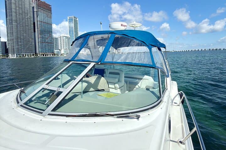 Private 35ft Yacht Charter in Miami: 2–4 Hour Biscayne Bay Cruises for Groups photo 6