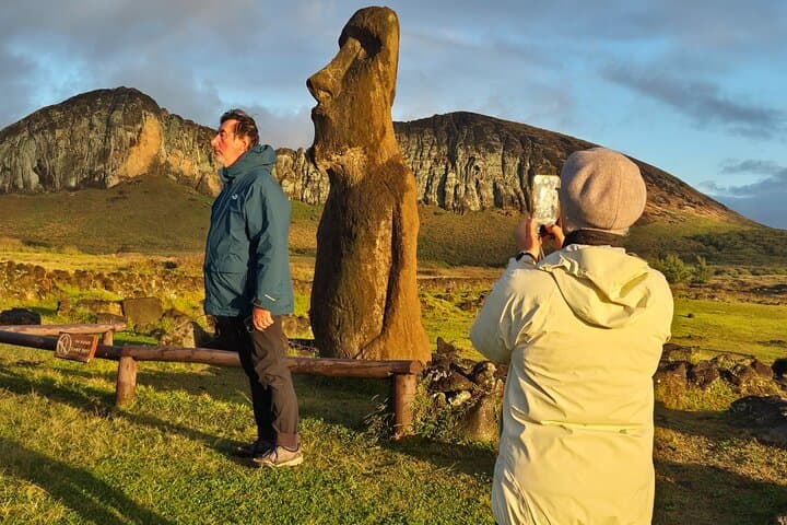 Discovering Easter Island: A Historical Tour of Moai Mysteries photo 2