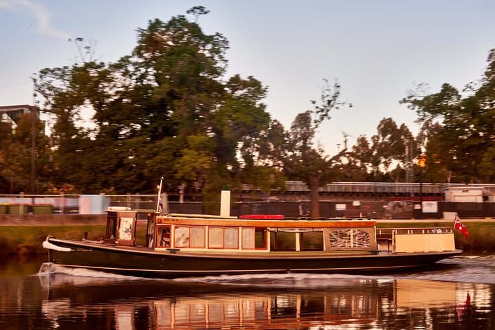 Yarra River Scenic Cruise: 1-Hour Melbourne River Tour with Commentary