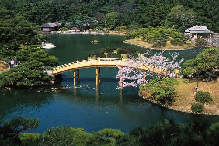 Kagawa Photogenic Journey: Ritsurin Garden, Unpenji & Chichibugahama Private Tour photo 3