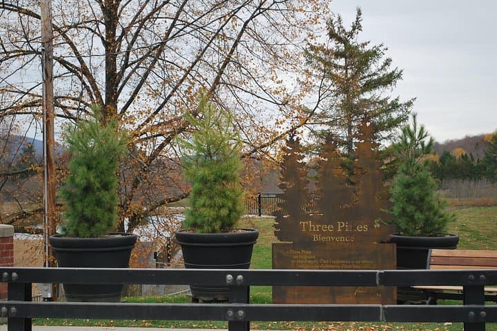 Inside Quebec's Eastern Townships: Private Day Trip to Lakes, Villages & the Border Library photo 3