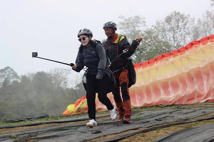 Soar Over Sapa: Fansipan Tandem Paragliding Above Rice Terraces photo 6