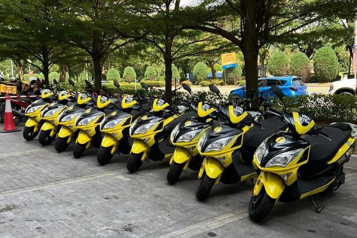 Langkawi Scooter Explorer: Self-Ride Route from Eagle Square to Tanjung Rhu