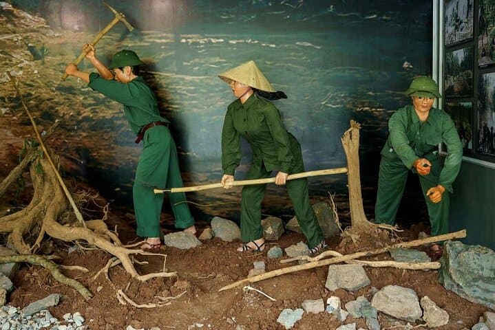 Phong Nha Cave & Command Cave Boat Tour — Son River Cruise and Wartime HQ Exploration photo 3