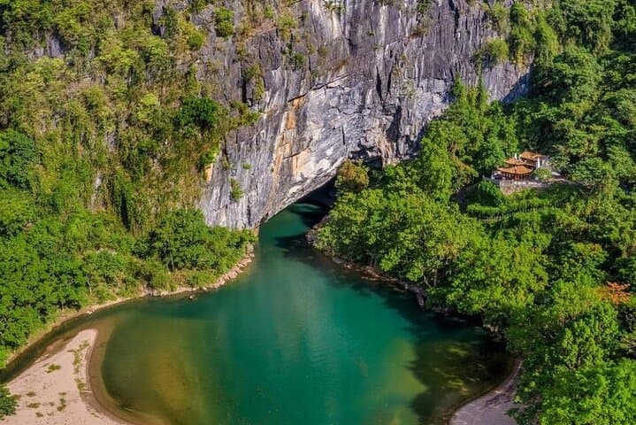 Phong Nha Cave & Command Cave Boat Tour — Son River Cruise and Wartime HQ Exploration photo 5