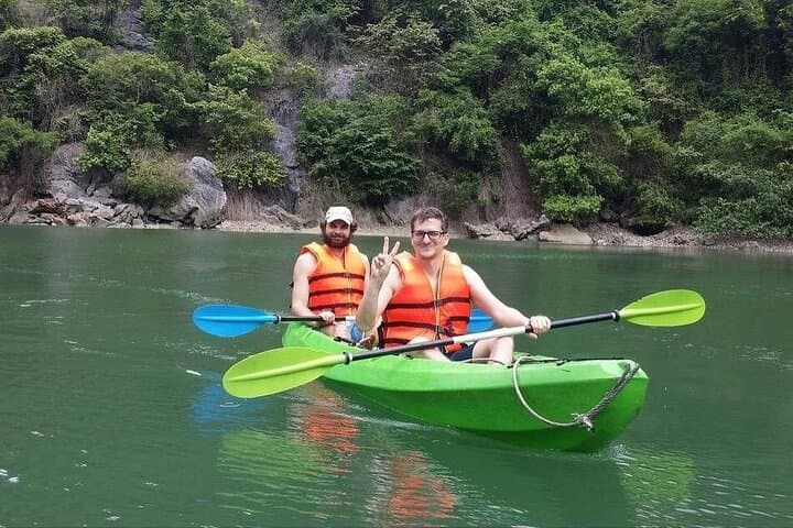 Lan Ha & Ha Long Bay Full-Day Seclusion Cruise from Cat Ba: Kayaks, Caves & Secluded Beaches photo 4