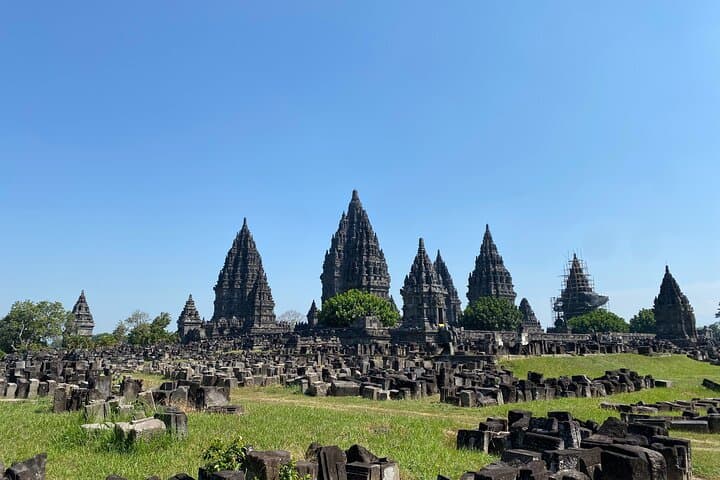 5-Day Java Overland Tour: Borobudur, Tumpak Sewu, Mount Bromo & Ijen Blue Fire photo 2