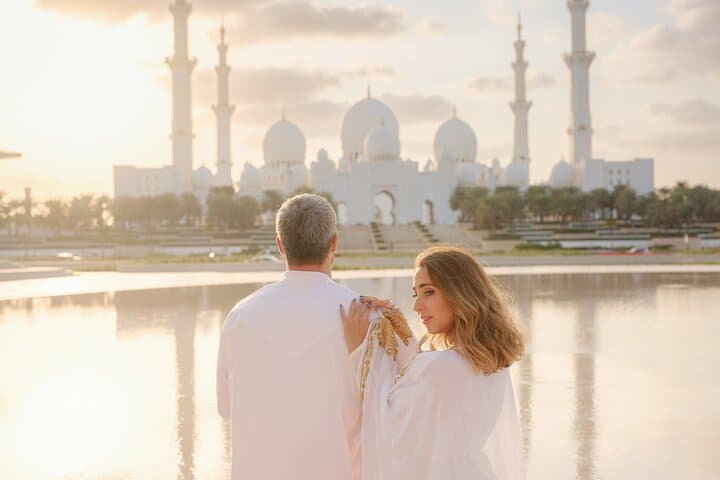 Sheikh Zayed Grand Mosque and Wahat Al Karama Private Tour — Abu Dhabi Cultural Essentials photo 1