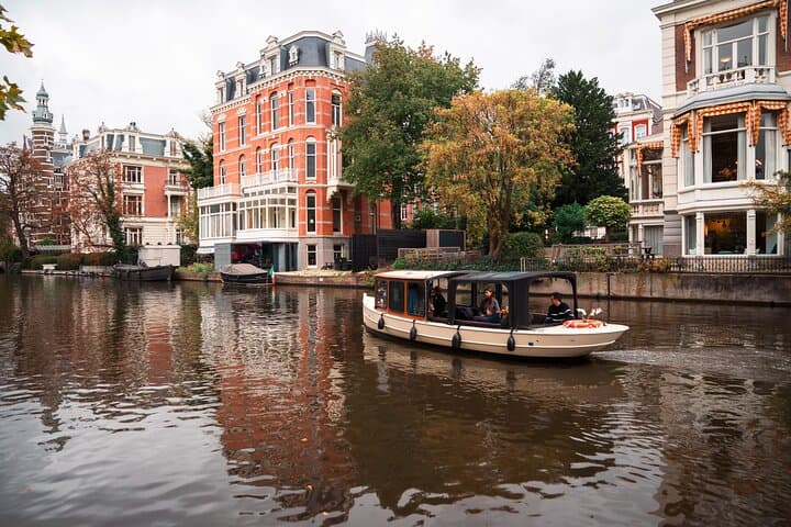 Canal Cruise in Amsterdam: Intimate 1-Hour Group Boat Tour photo 5
