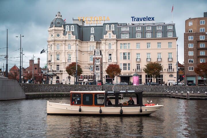 Canal Cruise in Amsterdam: Intimate 1-Hour Group Boat Tour photo 3