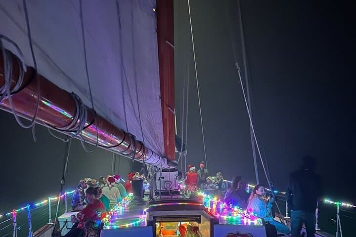 Key West Holiday Schooner Cruise: Live Band, Lights & Drinks photo 6