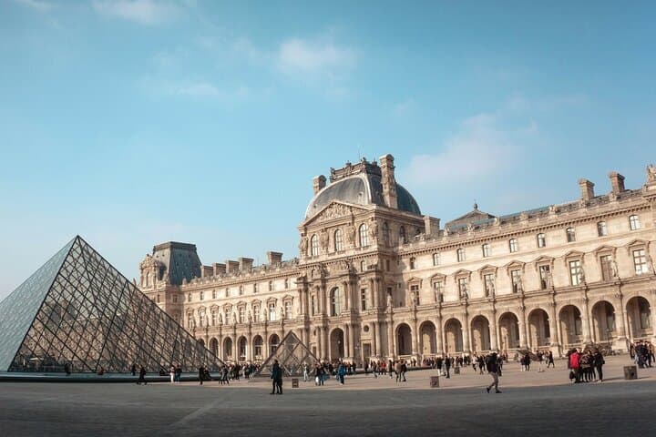 Private Paris Car Tour with Guide & Photo Stops — Eiffel, Louvre & Notre-Dame photo 4