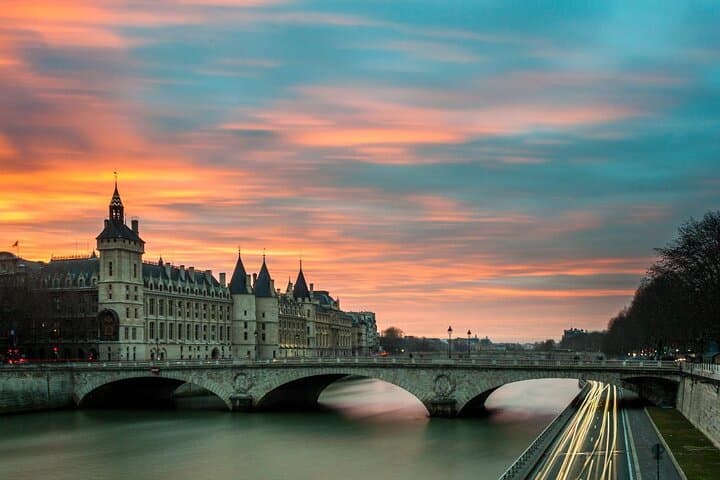 Private Paris Car Tour with Guide & Photo Stops — Eiffel, Louvre & Notre-Dame photo 5
