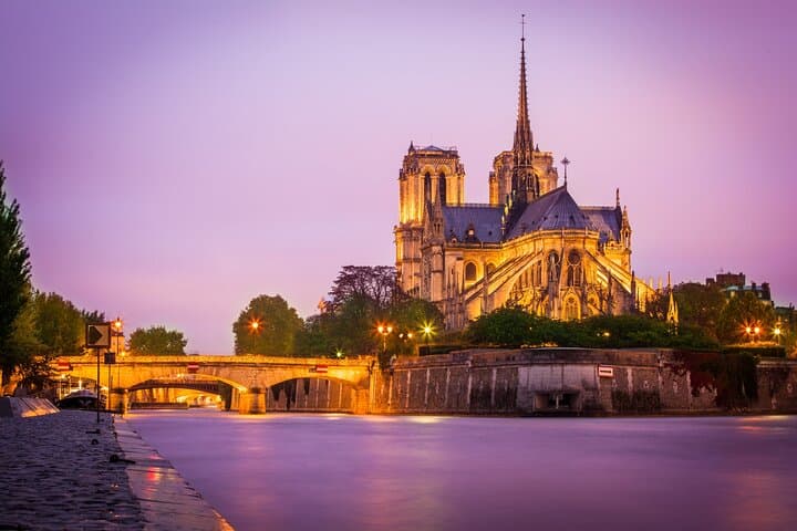 Private Paris Car Tour with Guide & Photo Stops — Eiffel, Louvre & Notre-Dame photo 6