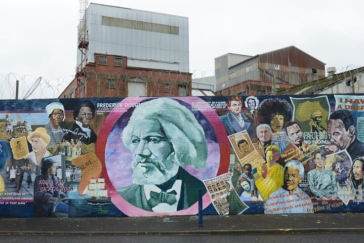 Belfast Private Political History Tour: Murals, Peace Walls & Crumlin Gaol photo 4