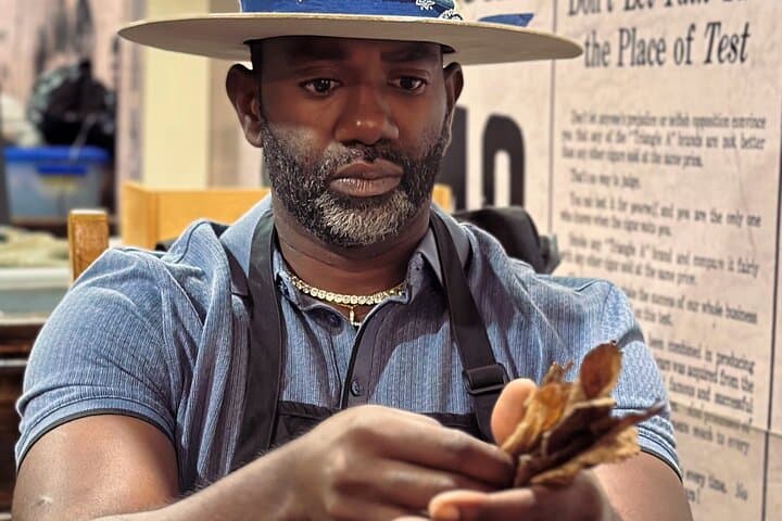 Custom Cigar Rolling Experience in Little Havana, Miami: Create Your Own Blend photo 5