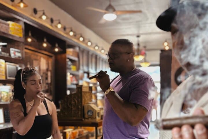 Custom Cigar Rolling Experience in Little Havana, Miami: Create Your Own Blend photo 4