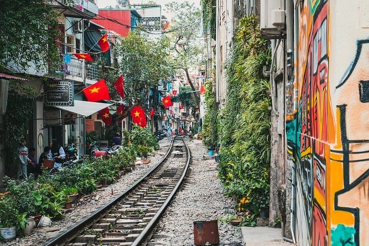 5-Day North Vietnam Tour: Hanoi, Ha Long Bay & Tam Coc Experience photo 1