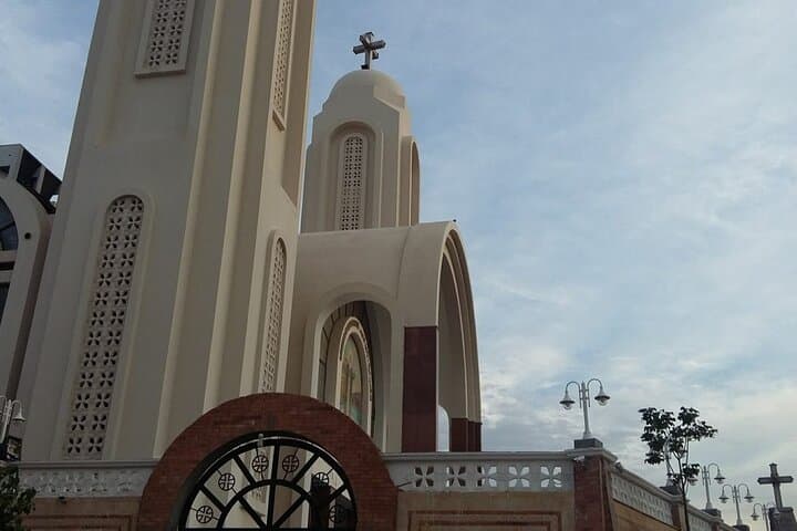Hurghada & El Gouna Private City Tour — Mosque, Fish Market and Marina Views photo 6