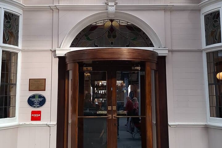 Craft Beer and Crooked Streets: York’s Offbeat Walking Tour photo 2