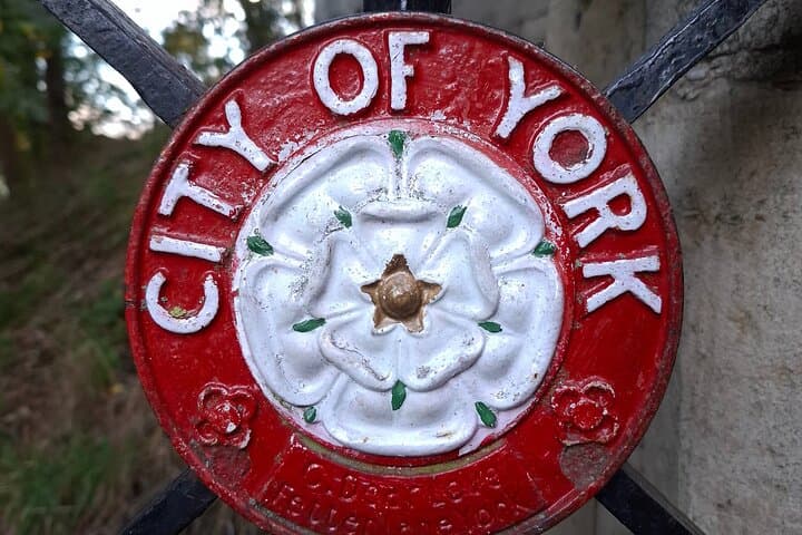Craft Beer and Crooked Streets: York’s Offbeat Walking Tour