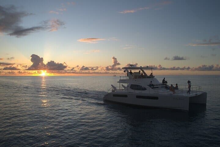 Sunset Cruise to Sugar Beach: Piton Party & Snorkel