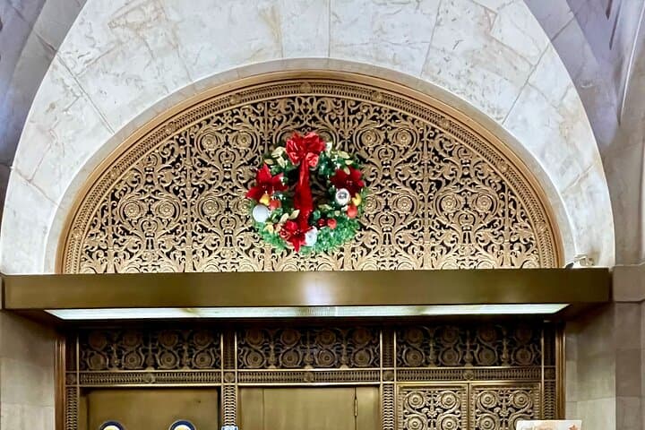 Explore Chicago's Pedway: Holiday Walking Tour from Swissotel to Millennium Park photo 6