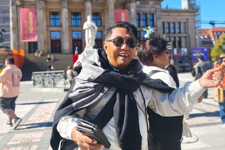 Berlin Rickshaw Sightseeing: Eco-Friendly Group Tours from Brandenburg Gate photo 6