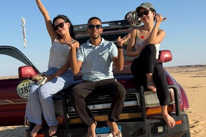 White and Black Desert: 2-Day Private 4x4 Tour from Cairo
