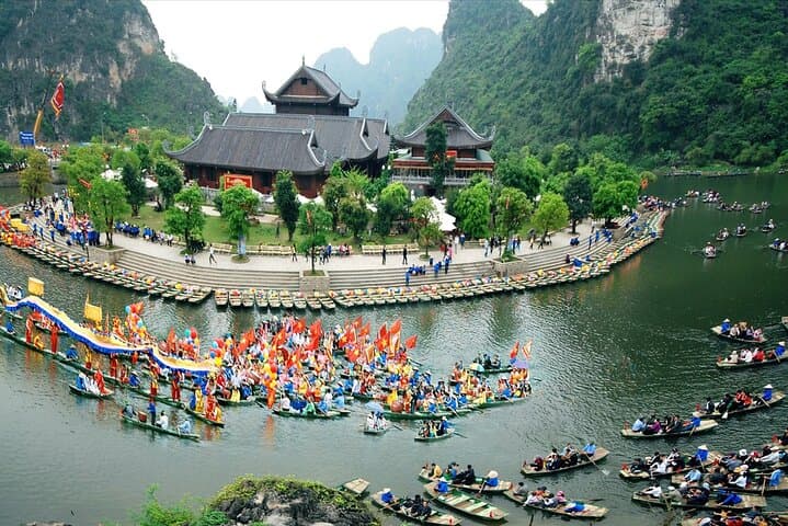 7-Day Vietnam Highlights: Saigon to Halong Bay Adventure photo 4