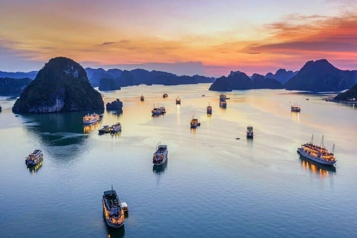 Ha Long Bay Luxury Day Cruise with Kayak & Cave Adventure from Hanoi