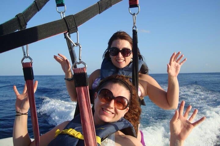 Parasailing Over West Bay Beach: Roatan’s Reef From 600–800 Feet photo 5