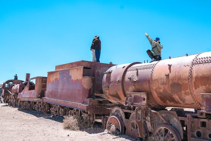 Uyuni Salt Flats & Isla Incahuasi: Full-Day Jeep Tour, Train Graveyard & Sunset photo 2