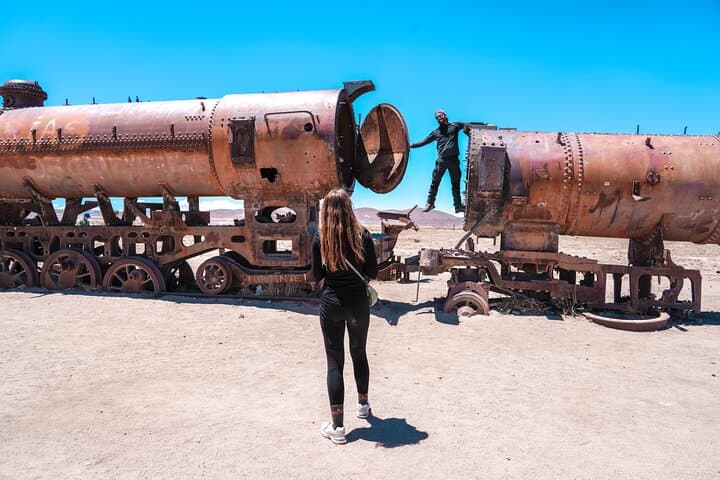 Uyuni Salt Flats & Isla Incahuasi: Full-Day Jeep Tour, Train Graveyard & Sunset photo 3