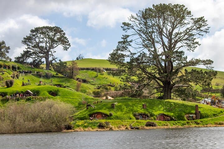 Hobbiton and Waitomo Caves Small-Group Day Tour from Auckland photo 2