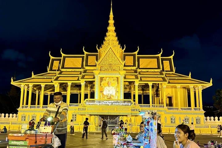 Phnom Penh Evening Cyclo Tour: Riverside Night Ride to Royal Palace & Night Market photo 2