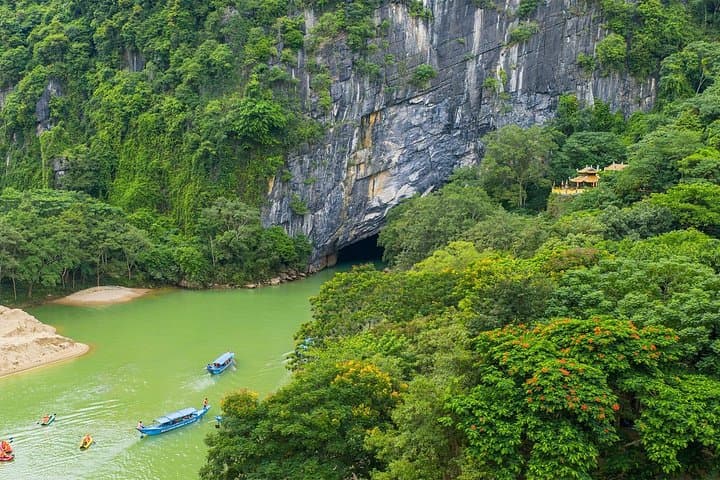 Phong Nha-Ke Bang 2-Day Caves & Adventure Tour: Paradise, Dark and Commander Caves photo 4