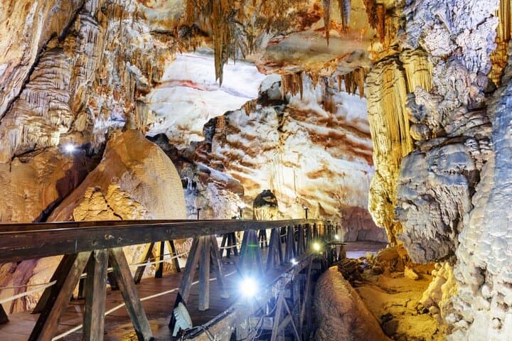 Phong Nha-Ke Bang 2-Day Caves & Adventure Tour: Paradise, Dark and Commander Caves photo 3